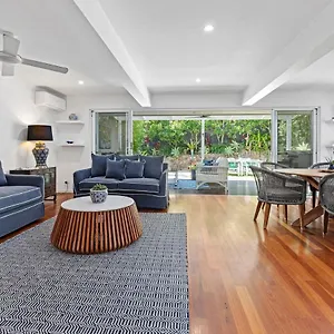 Holiday home 2 Roebellini, 16 Solway Drive - Dog Friendly Tropical Oasis, Sunshine Beach